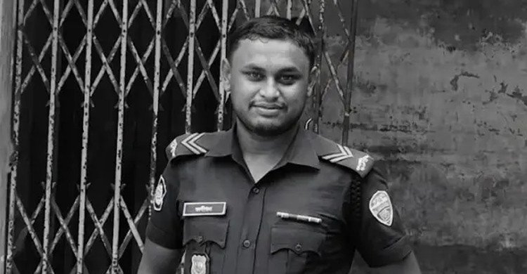 চট্টগ্রামে আবাসিক হোটেল থেকে পুলিশ সদস্যের মরদেহ উদ্ধার, পাশে ছিল আহত স্ত্রী